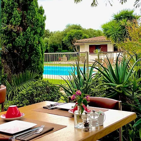 Poisson Rouge Hotel