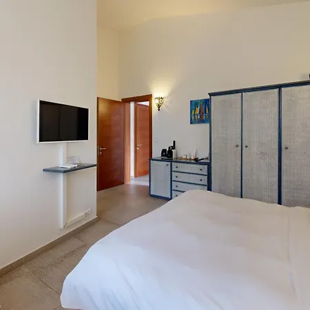 Poisson Rouge Hotel