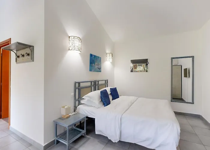 Hotel Poisson Rouge Bonifacio (Corsica)