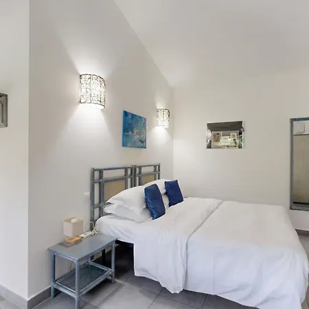 Hotel Poisson Rouge Bonifacio (Corsica)