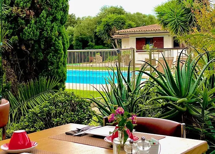 Poisson Rouge Hotel